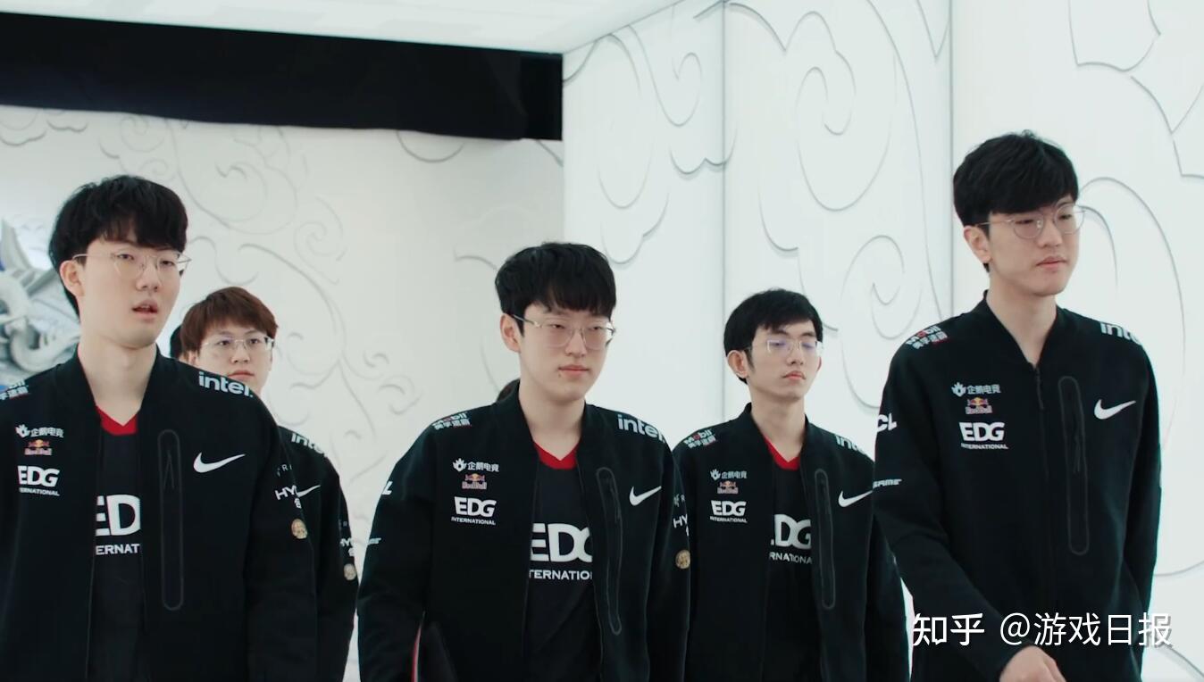 引了众多篮 引了众多篮